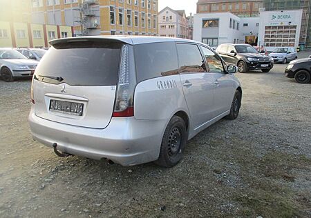 Mitsubishi Grandis 2.4 Intense 6-Sitzer