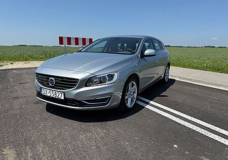 Volvo V60 D6 TWIN ENGINE Plug-in-Hybrid Summum 283KM