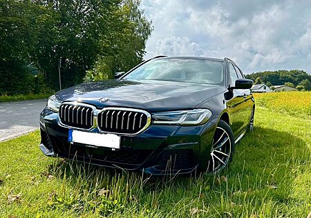 BMW Active Hybrid 5 **530E-M--PANO-ANHG-GARANTIE**