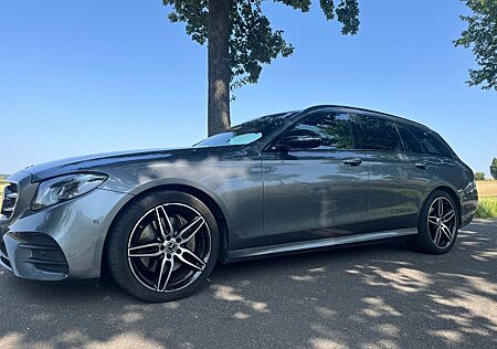 Mercedes-Benz E 220 E 220d T AMG Line; Multibeam, Command