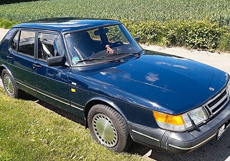 Saab 900