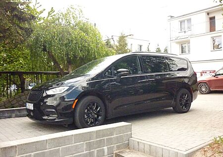 Chrysler Pacifica black S 4x4 lpg dvd 8 persons