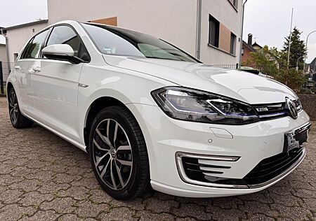 VW Golf Volkswagen E LEDER+LED+CCS+KAMERA+SPUR+NAVI+SHEIZ