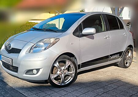 Toyota Yaris 1,4 D Executive Vollausstattung LED uvm