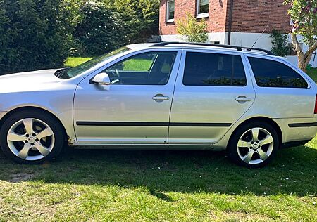 Skoda Octavia Combi Diesel Aussendienst Fahrzeug