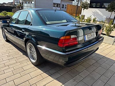 BMW 740i A - Oxford Grün Scheckheft gepflegt