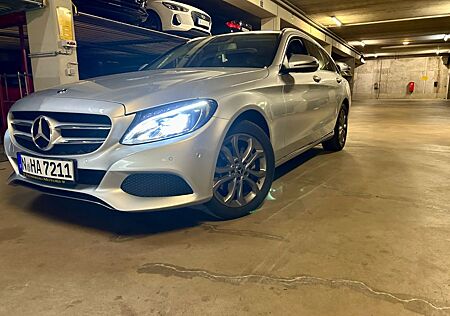 Mercedes-Benz C 200 C-Klasse Burmester/AHK/9G Tronic