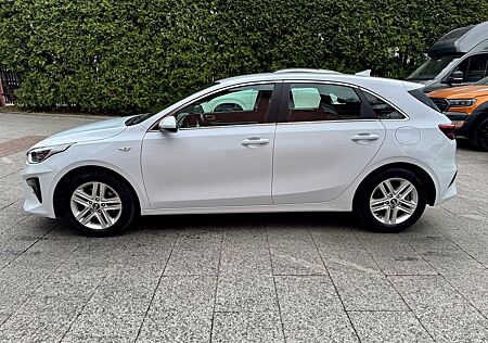 Kia Cee'd / Ceed 1.6 CRDi Aut. *Kamera*AHK*AppleCar*