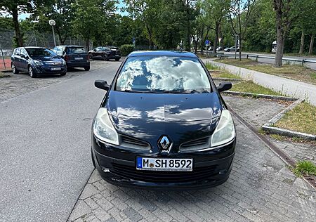 Renault Clio / TÜV NEU
