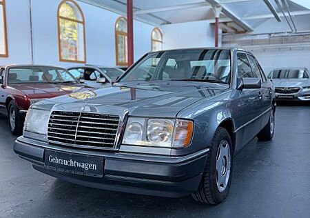 Mercedes-Benz 230 *110TKM*SAMMLERZUSTAND*TÜV SERVICE NEU*