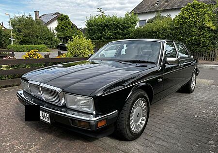 Jaguar XJ40
