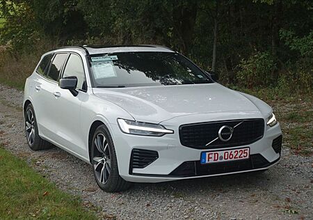 Volvo V60 T6 PHEV AWD R-Design HUD*AHK*PANO*RFK