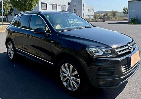 VW Touareg Volkswagen 3.0 V6 TDI Tiptr Exclusive BMot Tech...