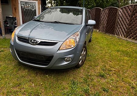 Hyundai i20 Automatik / Klimaanlage/ TÜV NEU/ Allwetter