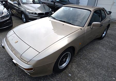 Porsche 944