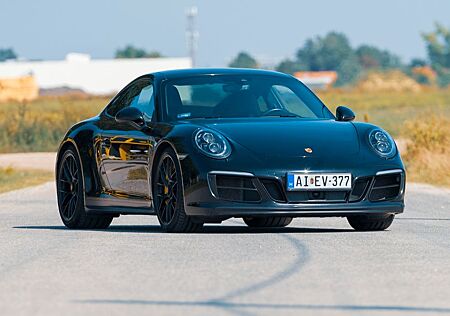 Porsche 991 Carrera 4 GTS