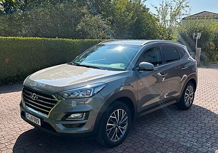 Hyundai Tucson 1.6 GDI Advantage olive grey TÜV neu