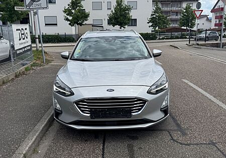 Ford Focus Turnier Titanium Automatik / 2.0 Diesel