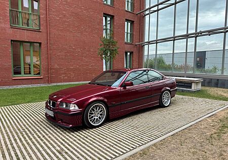 BMW 320i Coupe