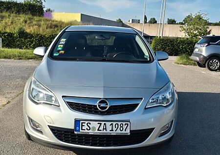 Opel Astra 1.6 Design Edition Automatik Design Ed...