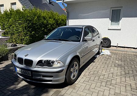 BMW 318i -