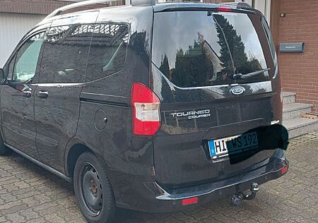 Ford Tourneo Courier 1.5 TDCi 74kW Titanium Titanium