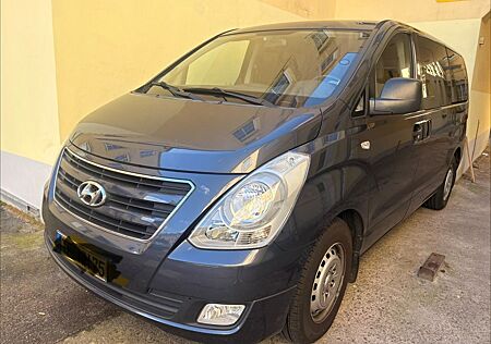 Hyundai H-1 Starex