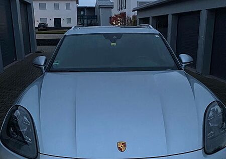 Porsche Cayenne Turbo S - mit Werksgarantie