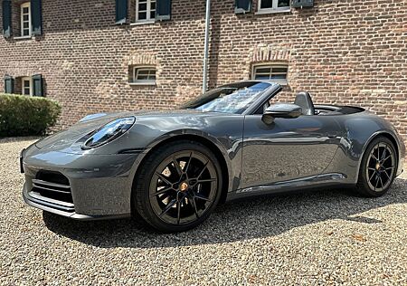 Porsche 992 Carrera Cabriolet Carrera Sportabgas/V-Leder
