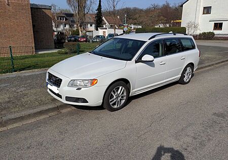 Volvo V70 D3 Geartronic Summum, AHK, TÜV Neu