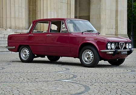 Alfa Romeo Giulia NUOVA SUPER 1300