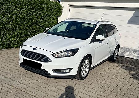Ford Focus 1,0 EcoBoost Titanium Turnier Navi PDC TÜV