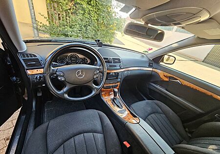Mercedes-Benz 220