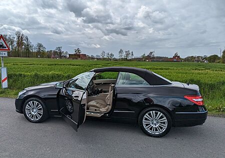 Mercedes-Benz E 220 Cabriolet Schwarz, beiges Leder, Voll!