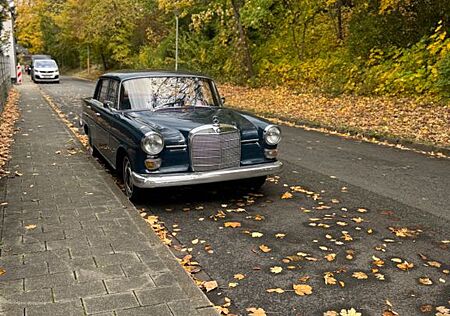 Mercedes-Benz 200 200d W110 Heckflosse