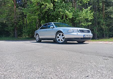 Audi S8 4.2 quattro -