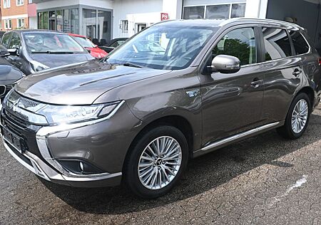 Mitsubishi Outlander 4WD*Navi*Ahk*Cam*Tempo*Key*Garantie