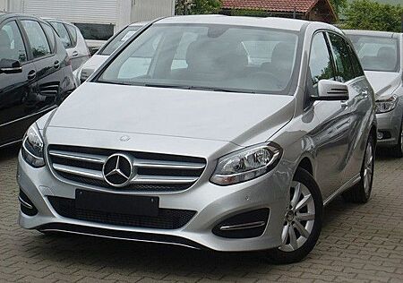 Mercedes-Benz B 180 Style Automatik / Akt. Park-Assistent