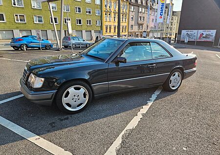 Mercedes-Benz E 320 C124