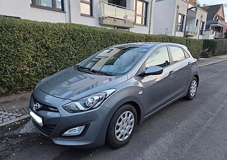 Hyundai i30 1.4 - 1. Hand, 8 Reifen, Top Zustand