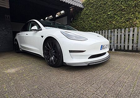 Tesla Model 3 Allradantrieb mit Dualmotor Performa...