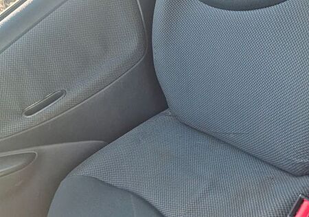 Toyota Yaris 1.0 -