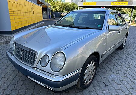 Mercedes-Benz E 240 ELEGANCE*Automatik*Schiebedach*Garantie