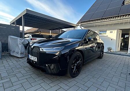 BMW iX M60 - Voll ausgestattet inkl. Wartung /Inspek