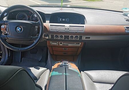 BMW 740i A -