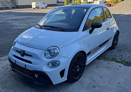 Abarth 595 Competizione mit Pop&Bangs