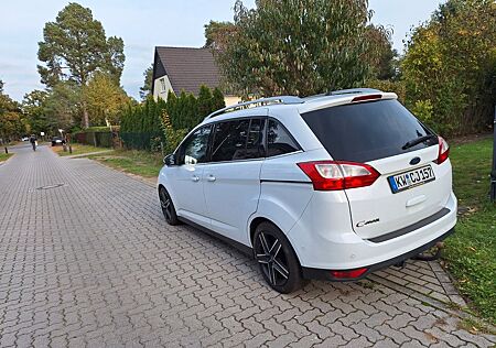 Ford Grand C-Max 2,0TDCi 110kW Titanium Titanium