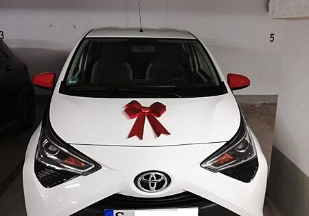 Toyota Aygo (X) Aygo (X) 1,0-l-VVT-i x-play x-play