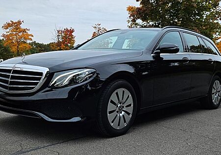 Mercedes-Benz E 220 D T*STANDHEIZUNG*PARKASSISTENT PARKTRONIC*