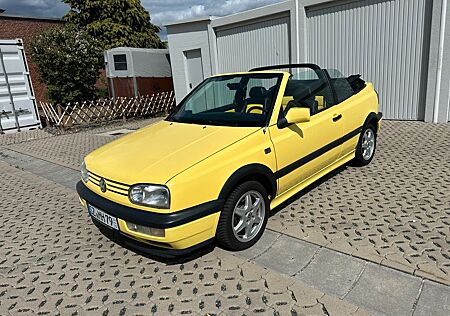 VW Golf Volkswagen 1.8 90 PS Colour Concept Gelb